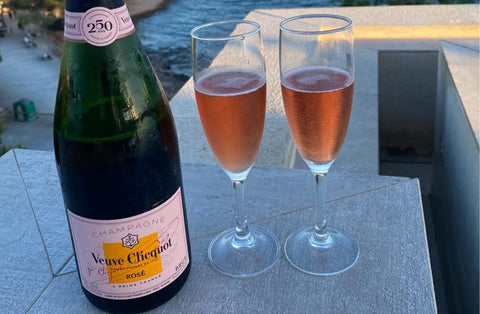 Fancy a bottle of Veuve Rosé for the bank holiday? 🙋🏻‍♀️